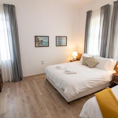 Seven Cafe & Hotel Pogradec Exteriör bild