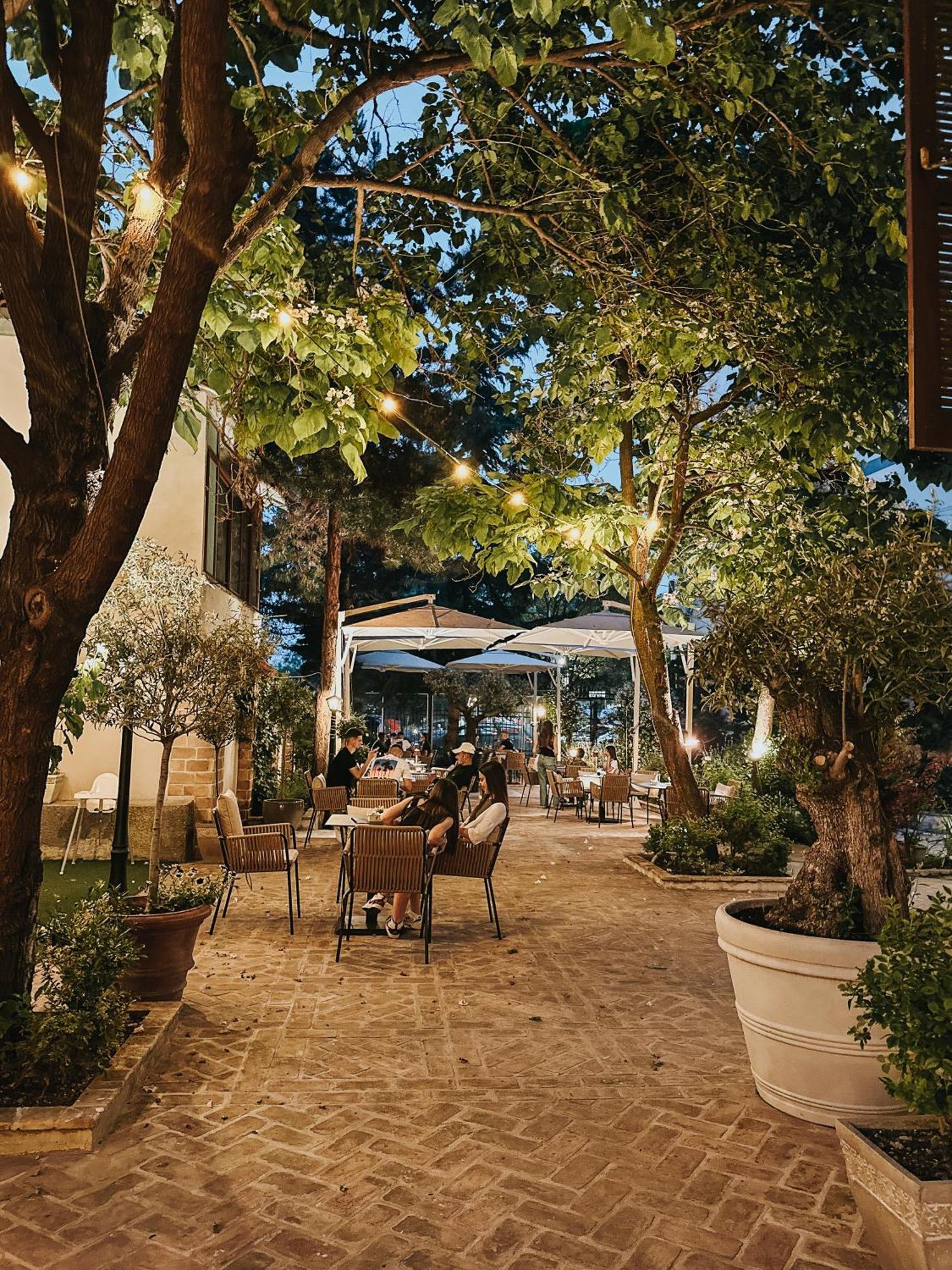 Seven Cafe & Hotel Pogradec Exteriör bild