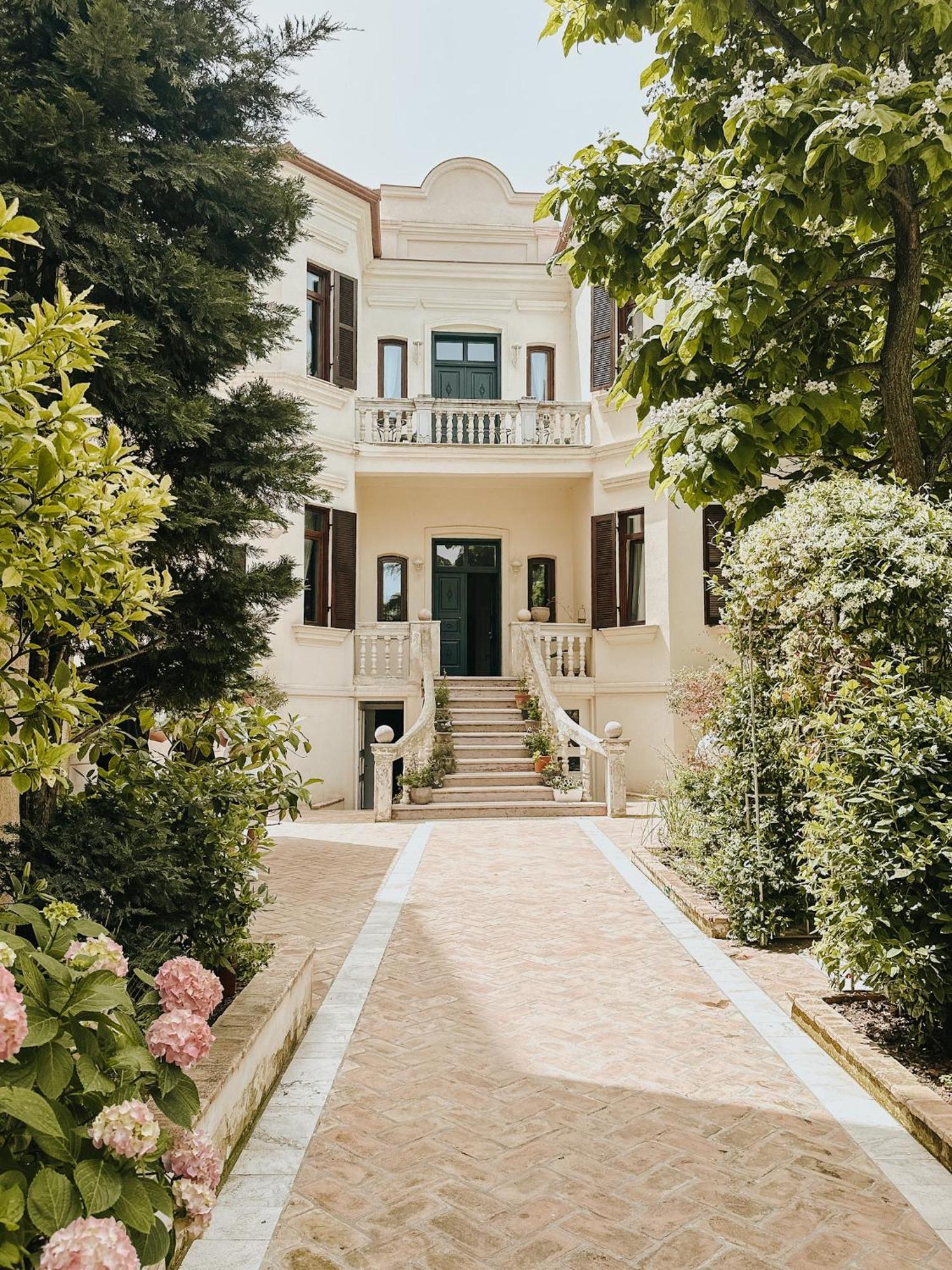 Seven Cafe & Hotel Pogradec Exteriör bild
