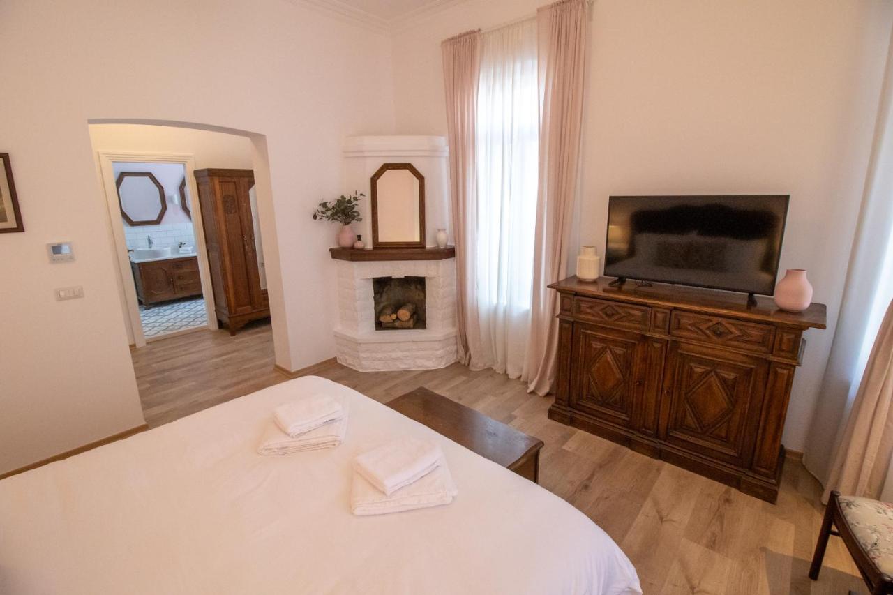 Seven Cafe & Hotel Pogradec Exteriör bild