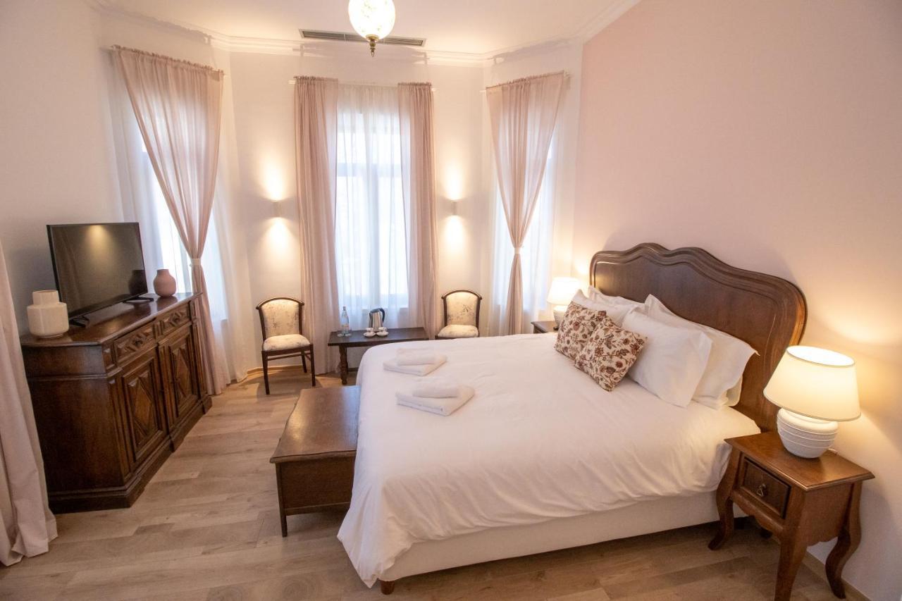 Seven Cafe & Hotel Pogradec Exteriör bild